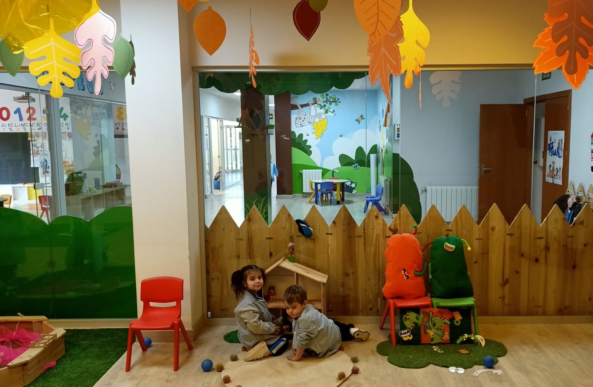 ✨ El aprendizaje sensorial ha sido el protagonista del día.
Infantil ha disfrutado del Aula Sensorial, un espacio de luces, texturas y experiencias para explorar y aprender jugando. 💡🤍

#Infantil #AulaSensorial #AprenderJugando #EscolapiasSantaEngracia #HagamosECOescolapias