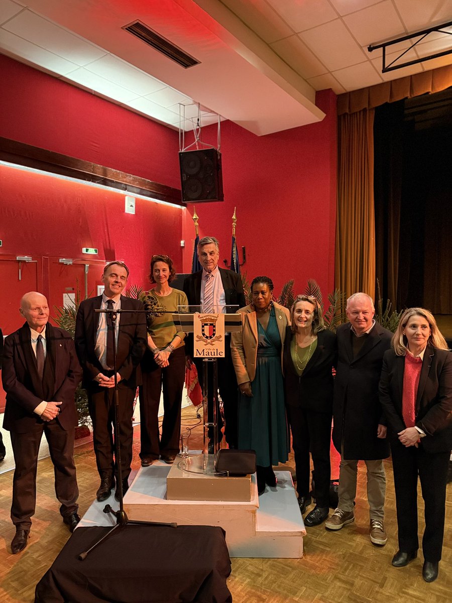 Raphael Nivoit et Pauline Winocour Lefevre étaient à #Maule aux côtés du maire Olivier Leprêtre et des habitants, pour la traditionnelle #cérémonie des #vœux. Un rendez-vous incontournable de la vie #municipale, placé sous le signe de la convivialité.