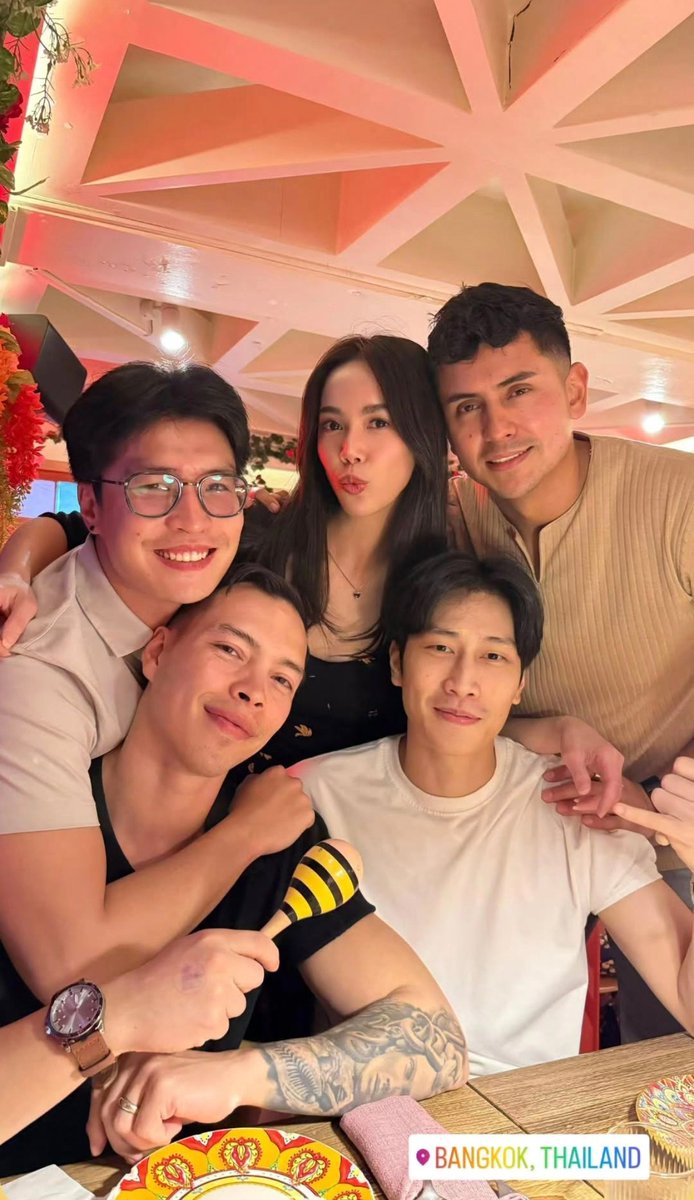 📸| IG- 08.01.2026 <a href="/biblesumett/">Bsumettikul</a> Story Update

~ Espero que os irmãos Sumettikul tenham se divertido muito com seus amigos 🖤✨

#BibleWichapas #bsumone