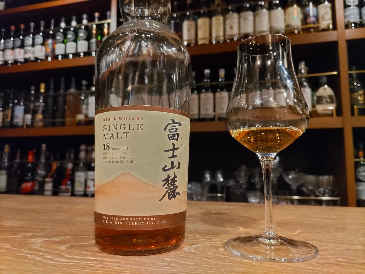シングルモルト富士山麓18年 終売ボトル。富士山麓にはブレンデッド
