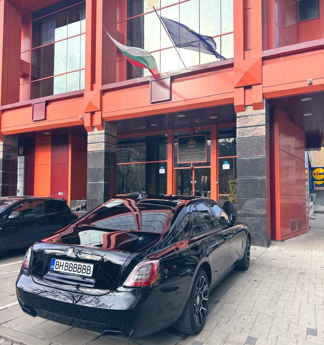 MnogoZle's tweet image. Га вземеш 113к бонус като шефче на Сметната палата и забравиш да идеш на работа със служебната.