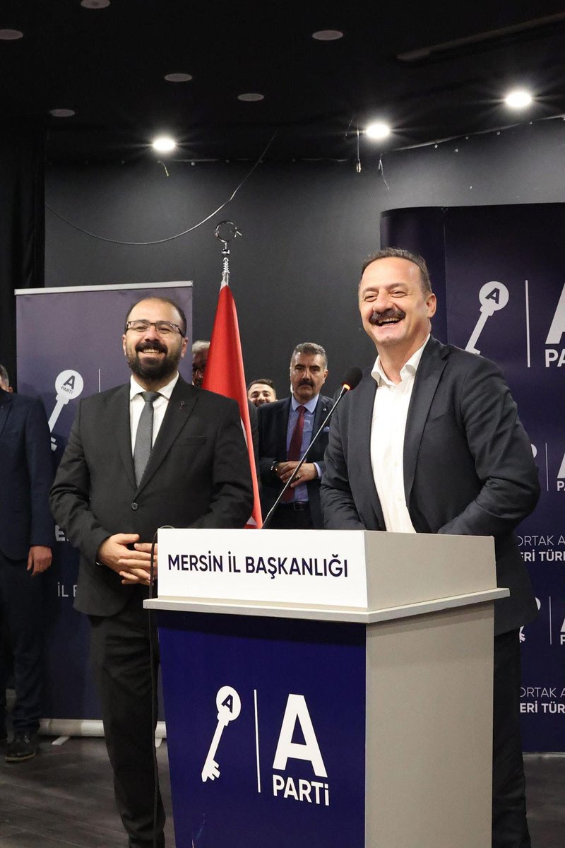 Adana Büyükşehir Belediye Meclis Üyesi  ve Anahtar Parti Mersin Kurucu İl Başkanı  Ahmet Gök, yaklaşık bir yıldır sürdürdüğü görevinde ilçe teşkilatlanmalarını tamamlamış; kendi iradesiyle  kongre kararı alarak, kongrede aday olmayacağı, il başkanlığı görevinden feragat ettiğini