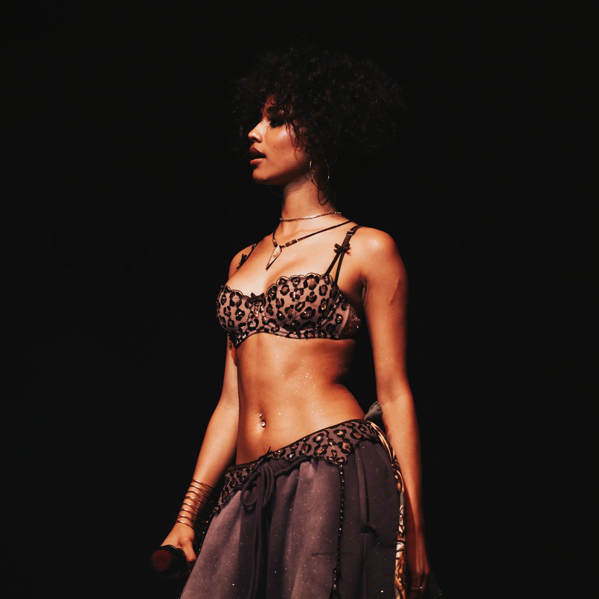 chartstyla's tweet image. Tyla’s certifications in South Africa:

TYLA — Platinum

Water — 5x Platinum
Truth or Dare — 3x Platinum
ART — Platinum
Jump — Platinum
Water (Remix) — Gold
Safer — Gold
No.1 — Gold 
PUSH 2 START — Gold 
CHANEL — Gold