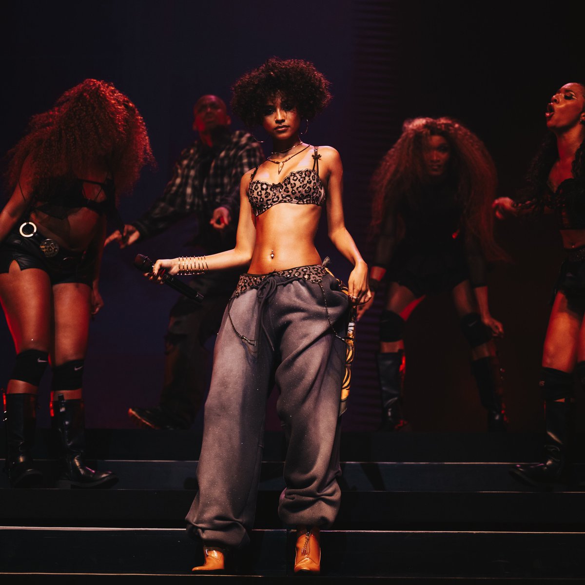 chartstyla's tweet image. Tyla’s certifications in South Africa:

TYLA — Platinum

Water — 5x Platinum
Truth or Dare — 3x Platinum
ART — Platinum
Jump — Platinum
Water (Remix) — Gold
Safer — Gold
No.1 — Gold 
PUSH 2 START — Gold 
CHANEL — Gold