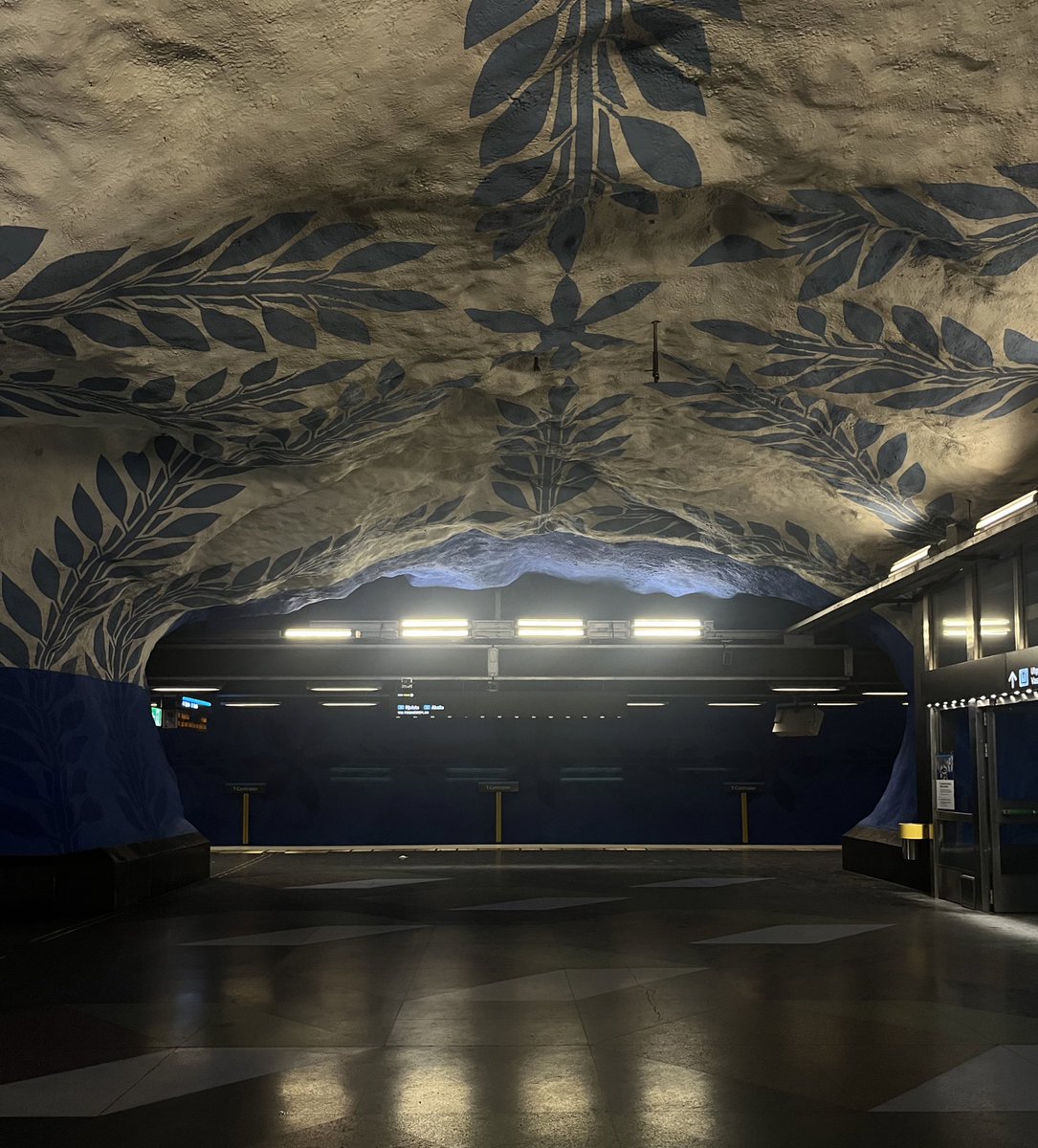 cfcjoe1888__'s tweet image. average metro station here. unreal place