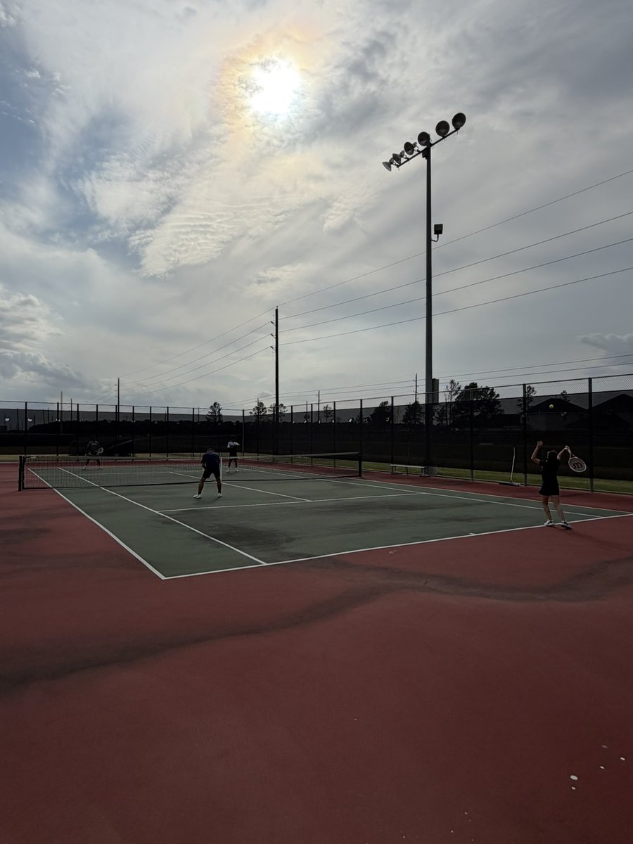 coachshanle's tweet photo. Energy, effort, growth on display with Cy Creek, Cy Springs, Cy Park and @CypressRidgeHS🎾 #DoTheWork #ClimbTheRidge🏔️ #RamPride🐏
GREAT job @coachlucci and Thank You! #Serve #InterimHeadCoach @RamNationCRHS @CFISDAthletics https://t.co/Q9h5nErA8q