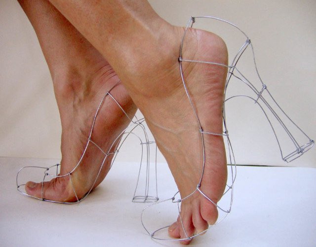 milkiestmaid's tweet image. Wire sculpures by Polly Verity