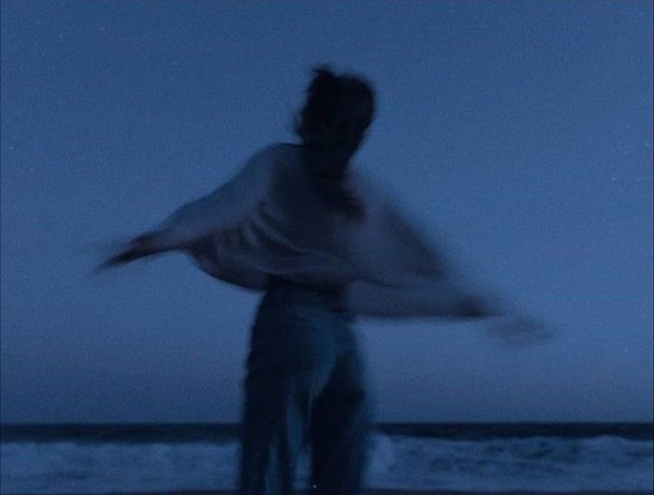 sstitield's tweet image. ⋆˚꩜｡ Sirena - Mileven AU! ｡꩜˚⋆

Onde Eleonor tenta se adaptar à sua vida com sua nova família, mas há um empecilho: o amigo de seu irmão, que aparenta odiá-la.
ou 
Onde a nova irmã de seu amigo, e colega de banda, é odiosamente e irritantemente encantadora.