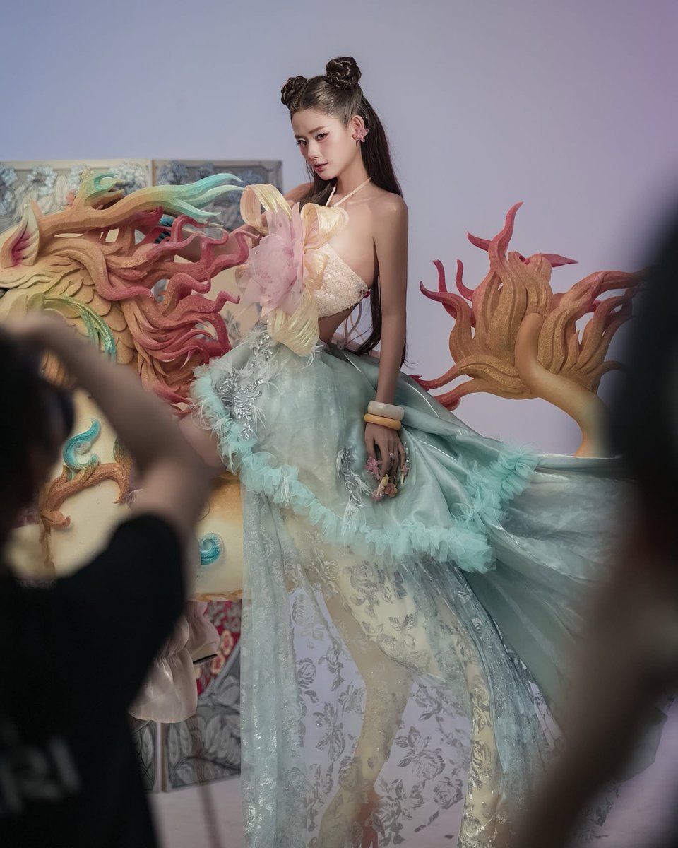 amplemon's tweet image. Hi friend! 🌈 Today is a great day because you’ve got a spark in you—let it light up the path ahead. 🌻
xPXQ

#on 
XvV