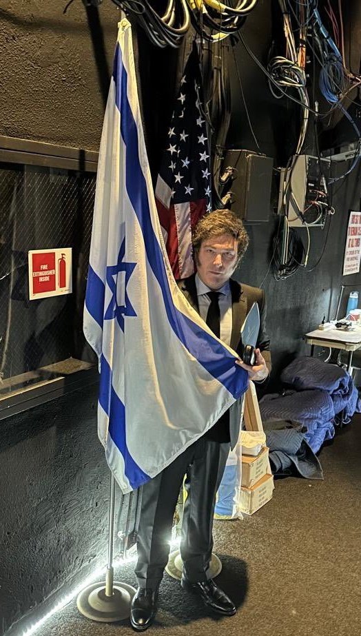 virscabbio's tweet image. tranquilos, el presidente se encarga

el presidente: