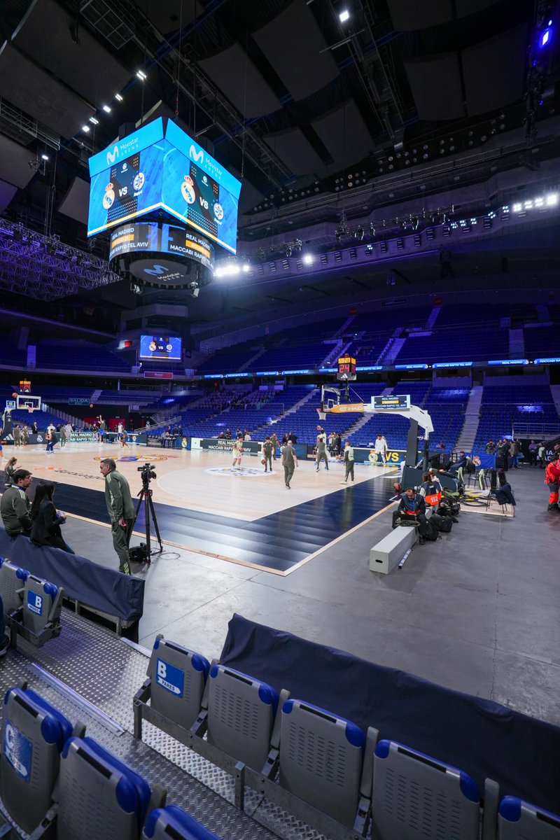 PALESTINA | Extraordinario despliegue policial para intentar frenar inutilmente la solidaridad con #Palestina en #Madrid.

<a href="/RMBaloncesto/">Real Madrid Basket</a> <a href="/MaccabiTLVBC/">Maccabi Tel Aviv BC</a>
Complices de #Genocidio.

#StopSportswashing
#SportsDontWashApartheid
#BoycottMaccabi 

#PalestinaLibre 
<a href="/BDSMadrid/">BDS Madrid 🇵🇸</a>