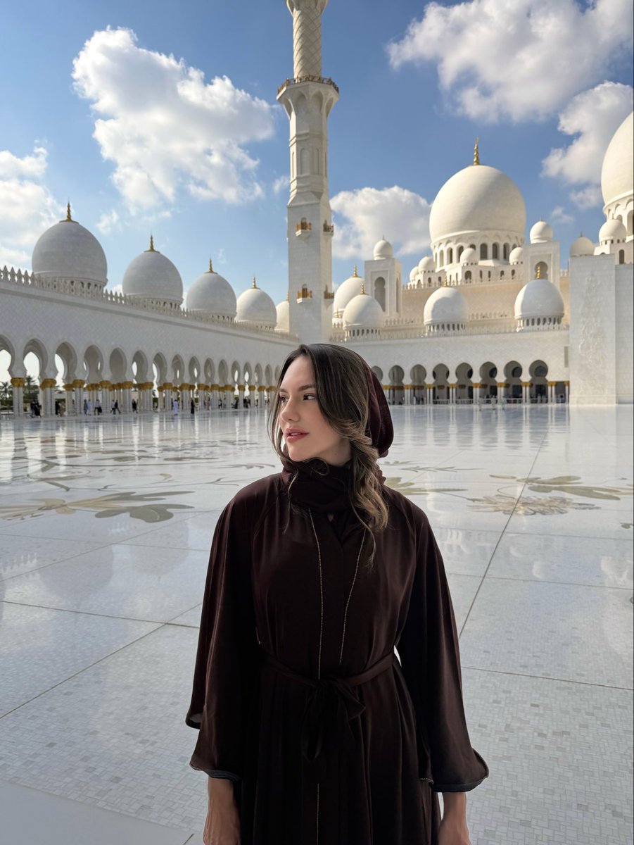 Becca Pires tweet media