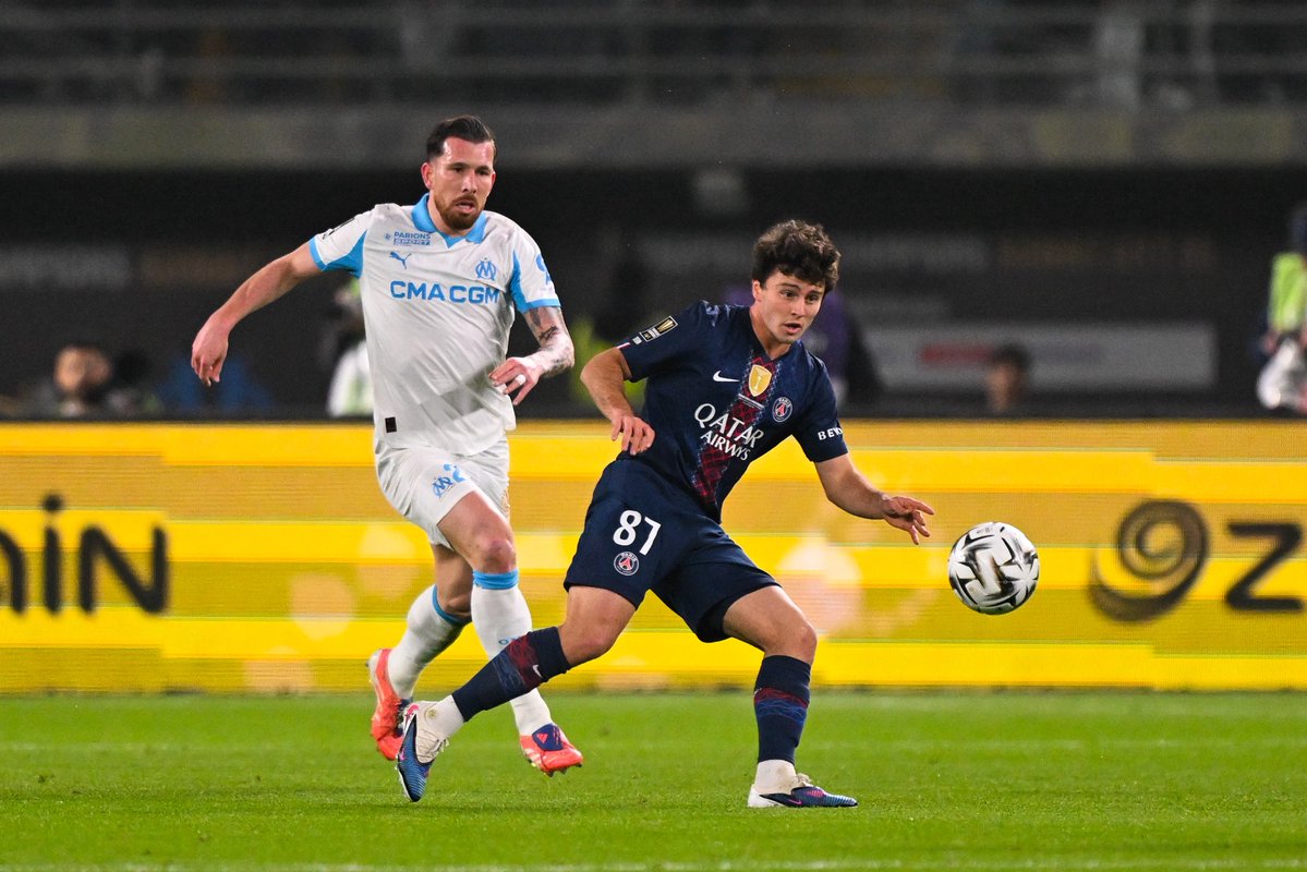 _BeFootball's tweet image. 🚨 Marquinhos 🇧🇷 : « 𝗙𝗔𝗨𝗧 𝗩𝗔𝗟𝗢𝗥𝗜𝗦𝗘𝗥 𝗡𝗢𝗦 𝗔𝗗𝗩𝗘𝗥𝗦𝗔𝗜𝗥𝗘𝗦, 𝗜𝗟𝗦 𝗢𝗡𝗧 𝗖𝗥𝗨 𝗝𝗨𝗦𝗤𝗨’𝗔̀ 𝗟𝗔 𝗙𝗜𝗡… 𝗖’𝗘𝗦𝗧 𝗗𝗢𝗠𝗠𝗔𝗚𝗘 𝗠𝗔𝗜𝗦 𝗜𝗟𝗦 𝗢𝗡𝗧 𝗣𝗔𝗦 𝗥𝗘́𝗨𝗦𝗦𝗜. 😁

C’est une équipe qui grandit de plus en plus (Marseille).

On les retrouve…