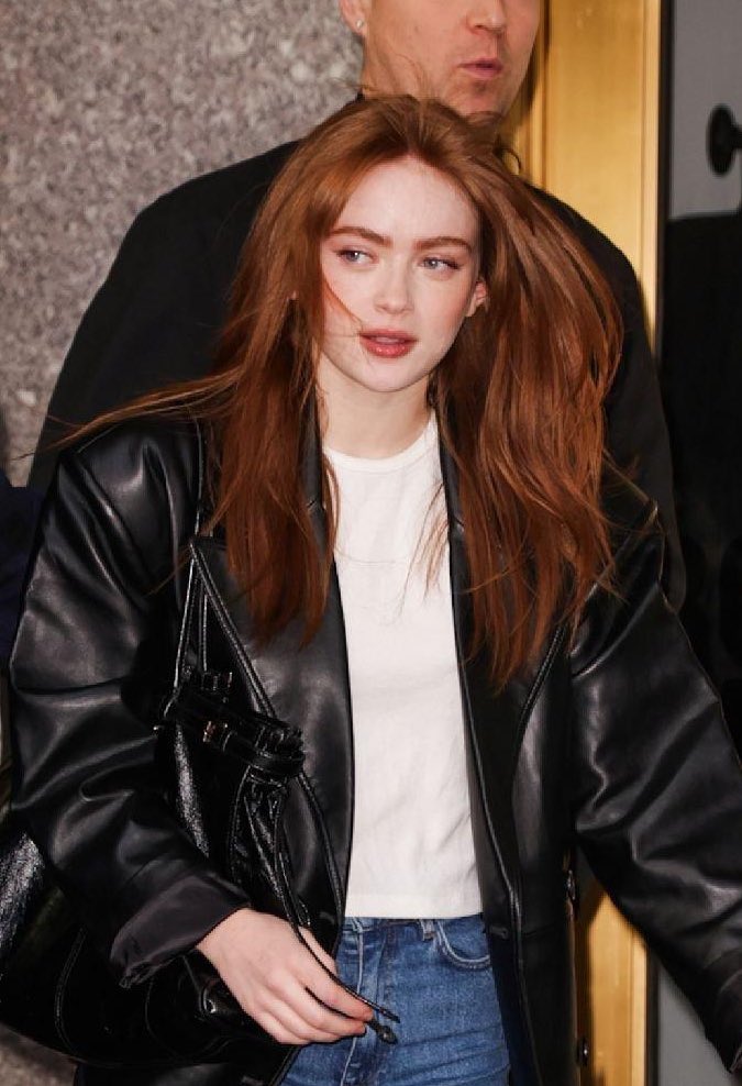 세이디 싱크 이 여자 어떡함
얼굴로 나라를 세움