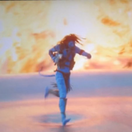 thvaranglovers's tweet image. the fact that navi kamikaze burned himself completely to cause an explosion and varang smiling satisfied, left me speechless at the cinema. they are crazy.