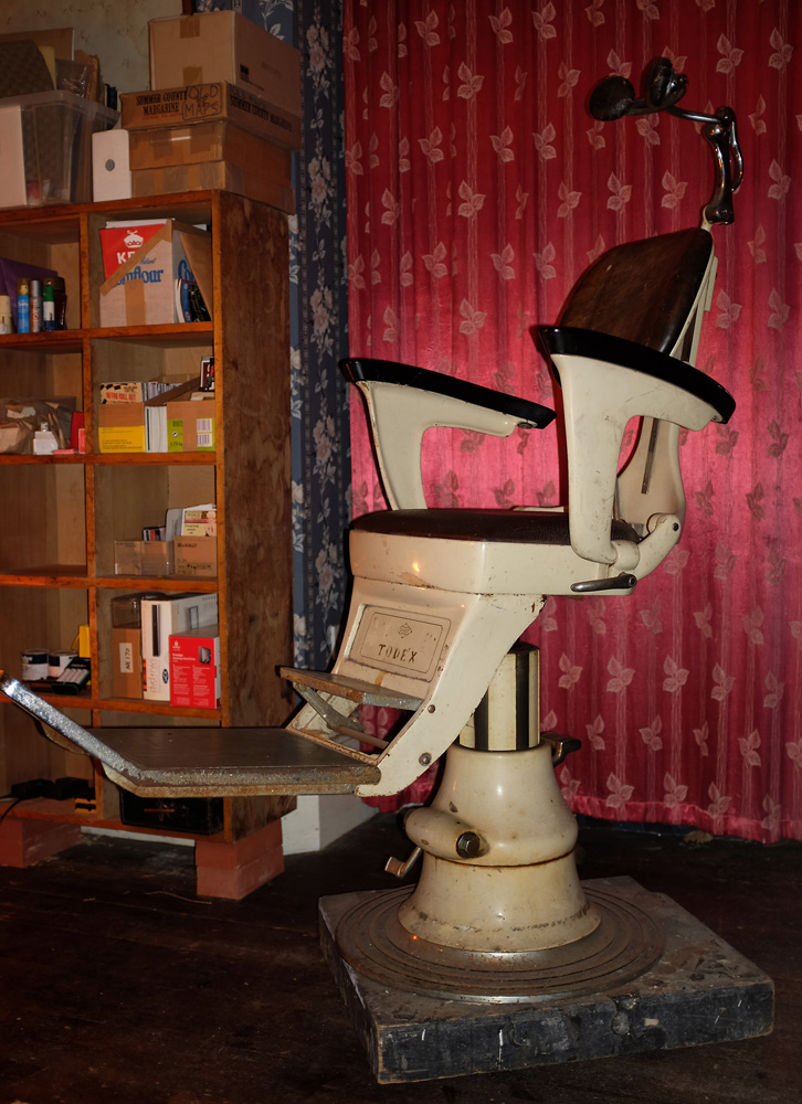 ChambersRetreat's tweet photo. We have some equipment and dungeon furniture for sale. The first unique item is attached here. 

TODEX - Dentist Chair (1950s)
Enamelled cast iron, chrome, leather and bakelite, hydraulic lift mechanism, fully original, in good working order…! £-offers https://t.co/Tq9T7qf21W