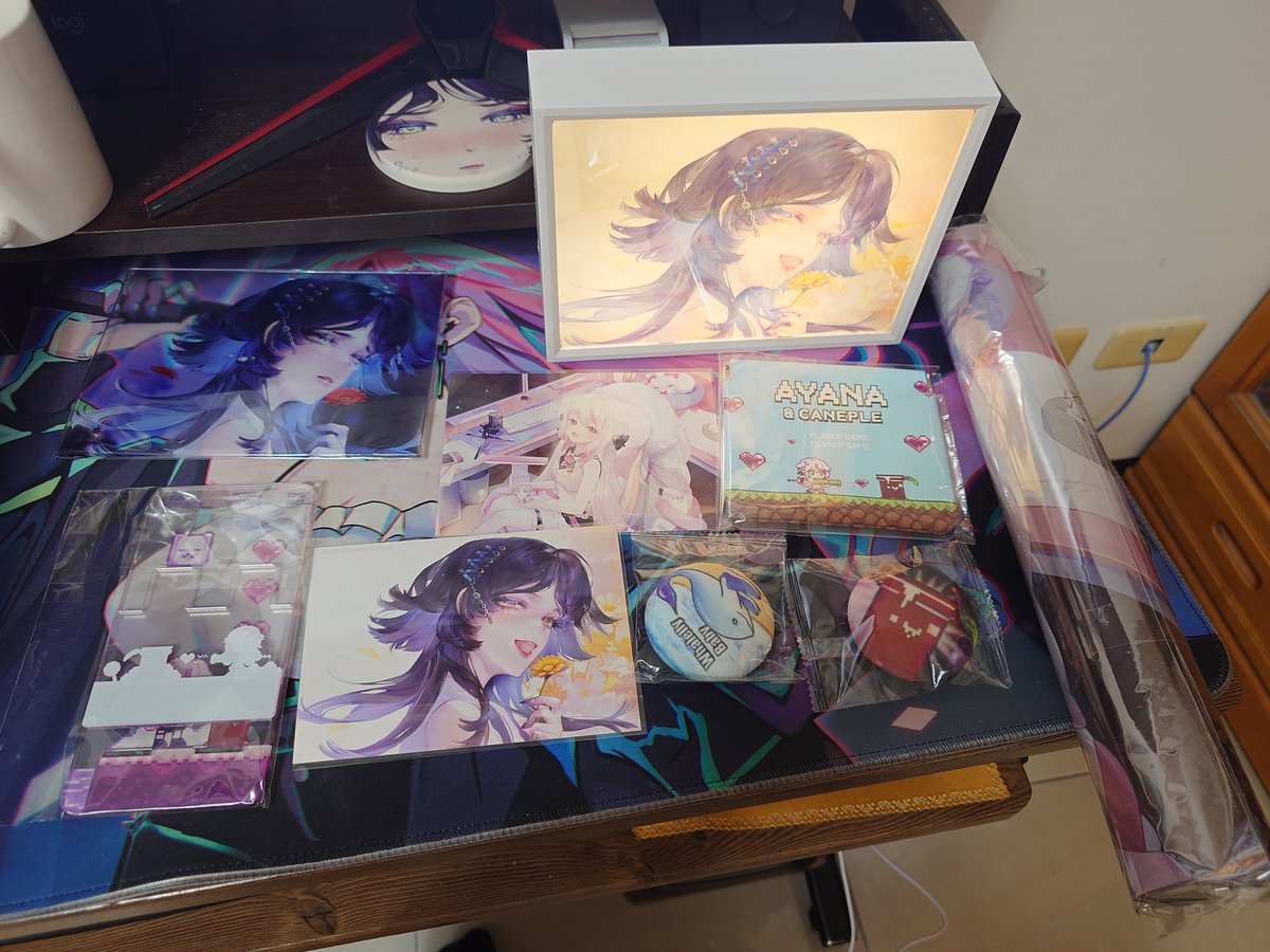 收到我箱推的一週年紀念套組了，畫的真的非常棒，內容豐富，甚至緩衝材也是塞好塞滿😂
#Kristalclear
#看蔗裡