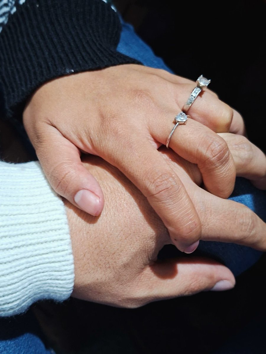 Johnalex1901's tweet image. Quiero caminar de tu mano, lo que me resta de camino, que los cumpleaños que me faltan siempre los pases conmigo, quiero caminar de tu mano hasta que seamos viejitos, no miento cuando te digo, te amo te amo te amo ❤️

#loveofmyeternity #loveyou #4evr #Vale #Onlyyou