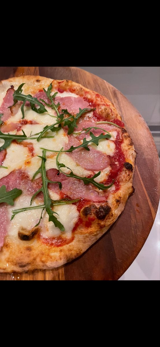 お知らせになります
1月12日（祝）営業いたします。
13日はお休みになります。
よろしくお願いいたします😊

冬メニュー
⭐️スモークハムとルッコラセルバチコトッピング始めました！
近くの美味しいお肉屋さんの旨みたっぷりスモークハムとセルバチコがよく合います

是非食べてみてください😊