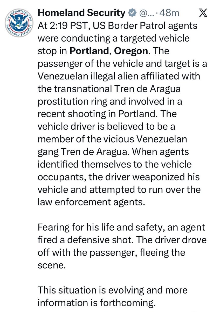 DigitalGalX's tweet image. 🚨 BREAKING: Homeland Security confirms the person shot by border agents in Portland, Oregon was a Venezuelan illegal connected to the Tren de Aragua gang.

The driver tried to run over the agent, who fired in self-defense.
