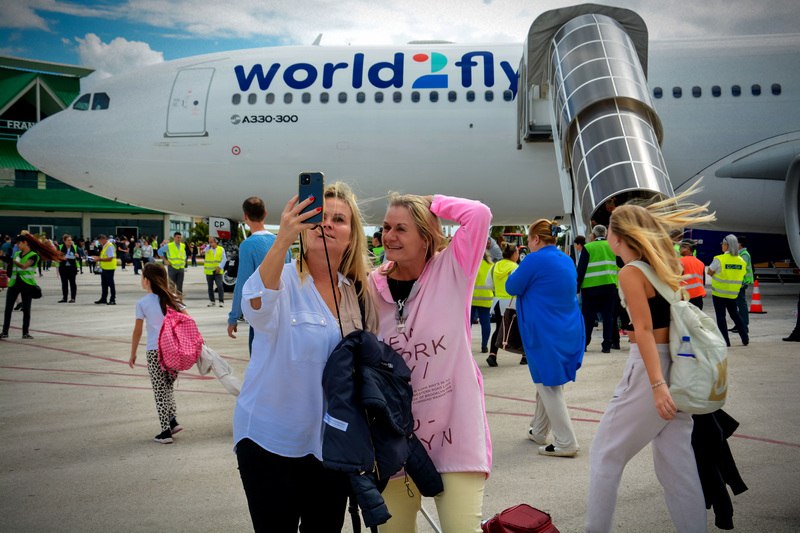 ClauACN_Cuba's tweet photo. 🛫 Nueva ruta aérea enlaza a #Holguín con #LaHabana y #CayoCoco.
La conexión operará los domingos (2 frecuencias) para potenciar el turismo nacional e internacional entre estos importantes polos de #Cuba. 🇨🇺
🔗 https://t.co/T82MIC8P5X
#Turismo #ACNNoticias #TransporteAéreo https://t.co/WGr0miVS02