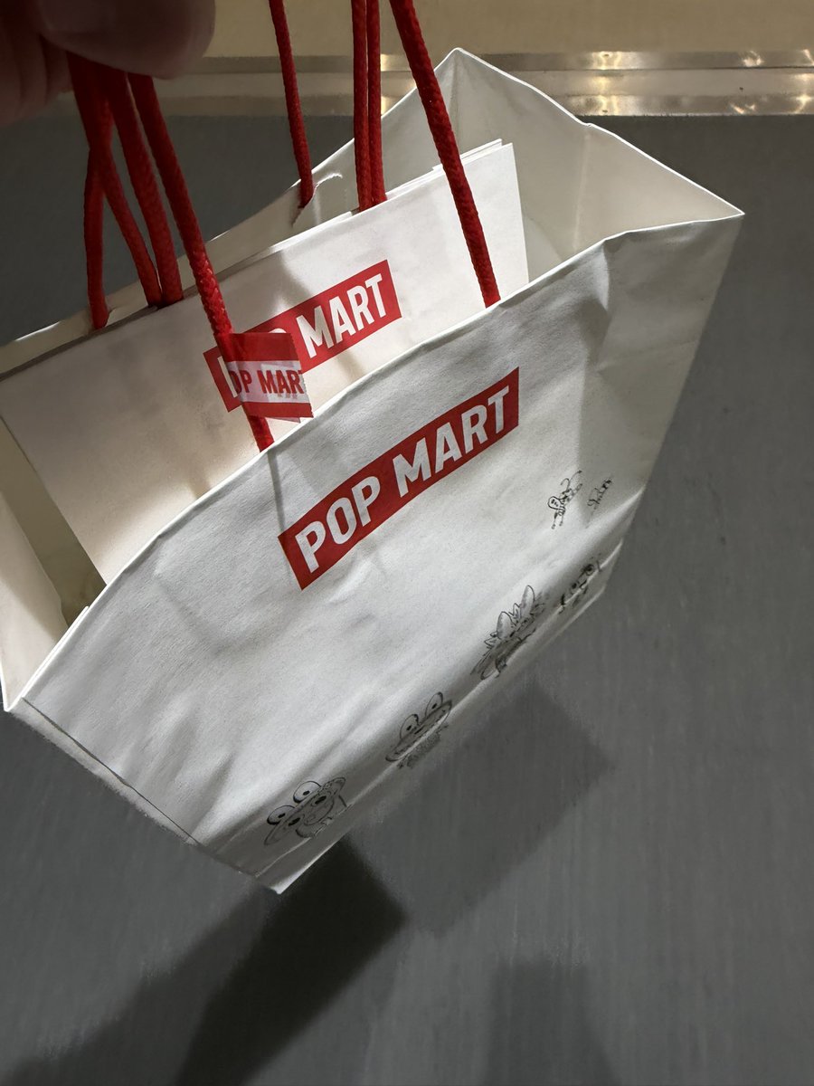 成田にラブブ売ってた
お土産は決まりました