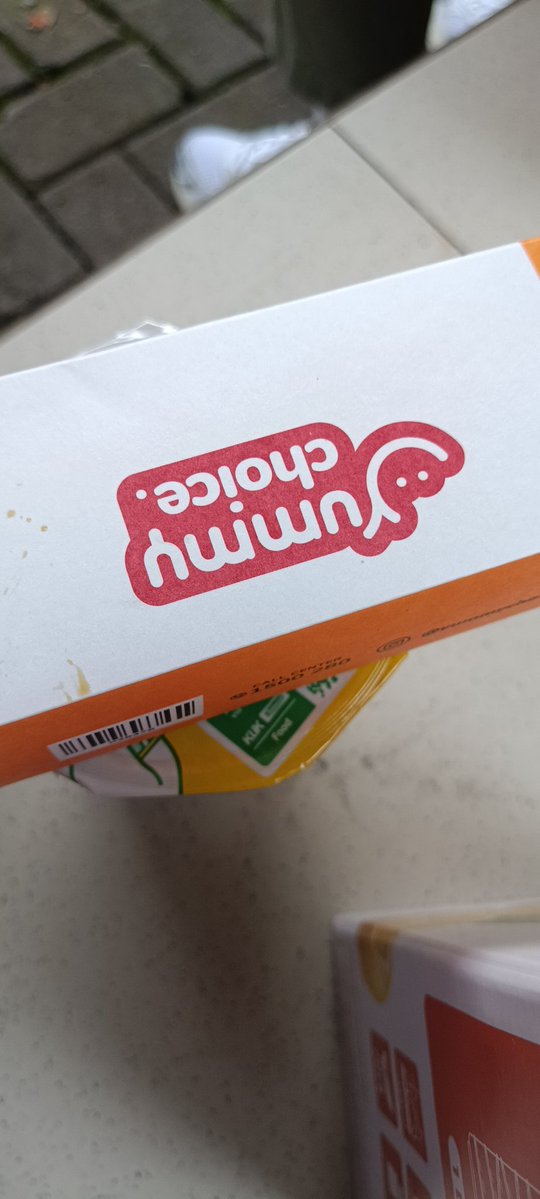 zzekyu's tweet image. wkwkwk opening indomaret dpt water jug gemmeey