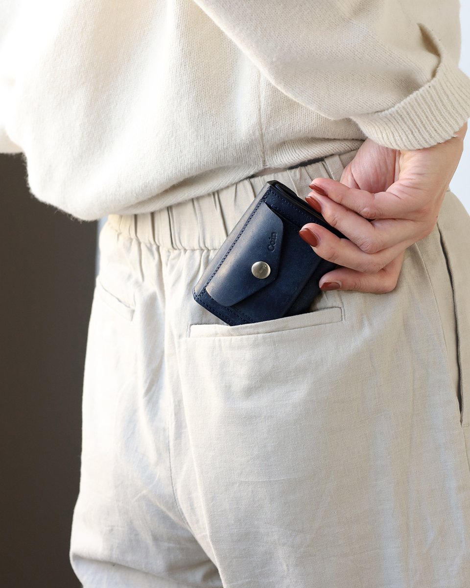 小さくても、使いやすさはしっかり。
CRAMPのプエブロレザー スリムウォレット（二つ折り）。革のエイジングを楽しめる、毎日使いたくなる財布です👛

👉craftcafe.store/products/cr-17…