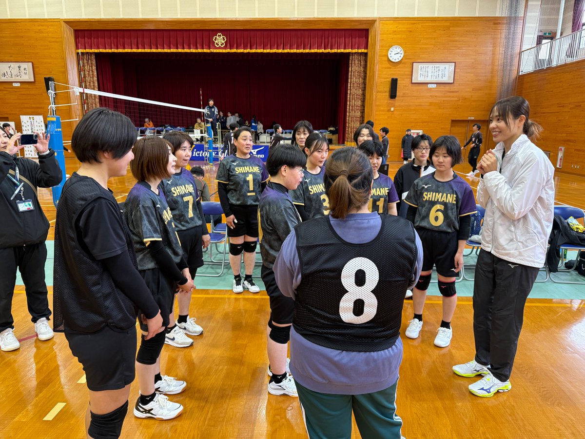 12月14日（日）、大田市立大田小学校で、バレーボール強化練習会を開催しました🏐✨

特別ゲストに元日本代表：迫田さおり氏を招いて、「ミズノビクトリークリニック」の共催で、2030年の島根かみあり全スポに向けた強化に取り組みました☺️🙌

詳細はこちら（大会HP）▼
shimane-kamiari2030.jp/news/news_info…