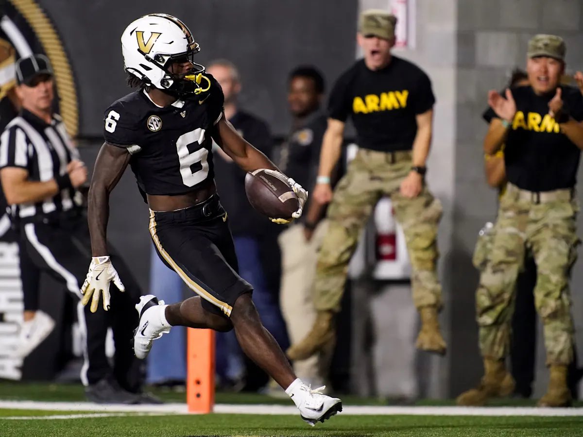 PortalPredict's tweet image. BREAKING: On3’s @PeteNakos has logged an expert prediction for 𝐋𝐨𝐮𝐢𝐬𝐯𝐢𝐥𝐥𝐞 to land elite WR Tre Richardson from Vanderbilt.

The #16 WR in the portal had 46 catches for 806 yds and 7 TDs this season.

🔴⚫️