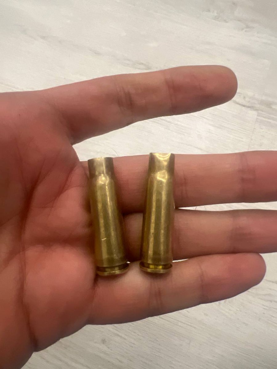 mobarez_nastooh's tweet image. 🚨 URGENT UPDATE

Our source was personally on the ground in Fardis and witnessed the events firsthand.
Nearly 50 people have been killed. He personally collected the spent bullet casings and, after just reconnecting via Starlink, sent this evidence to us.

The mass killing…