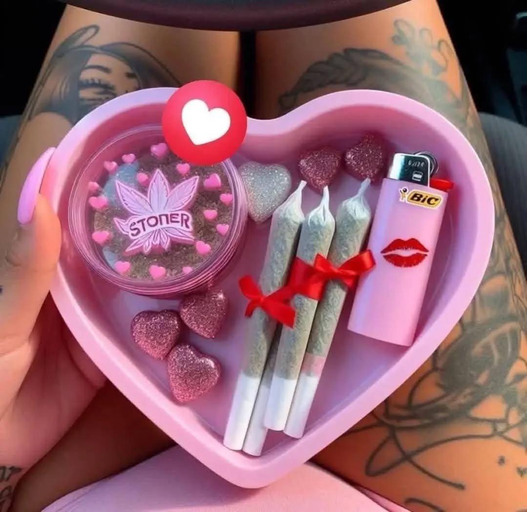 SPACECANNABIS's tweet image. ei princesa