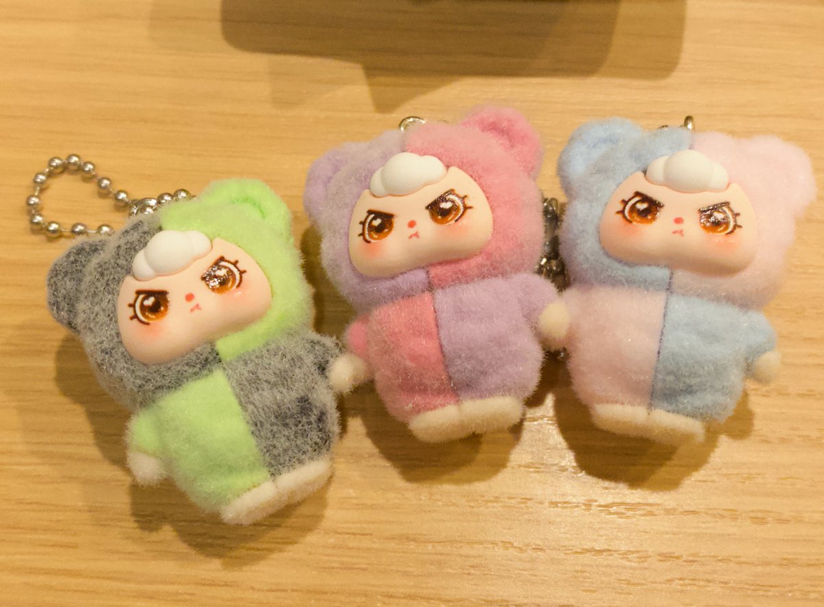 archi__log's tweet photo. 飲みに行くとガチャガチャの被りをいつもくれる友達
おこ顔かわいいし3人でお揃い可愛い https://t.co/Nn57swdV5i