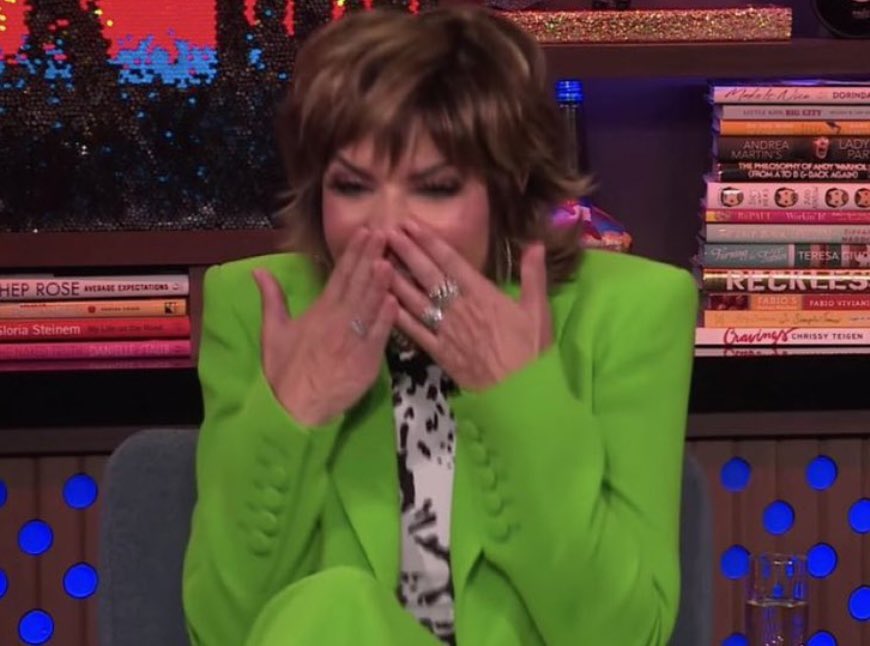 Lisa Rinna when she got tapped on the shoulder #TraitorsUS