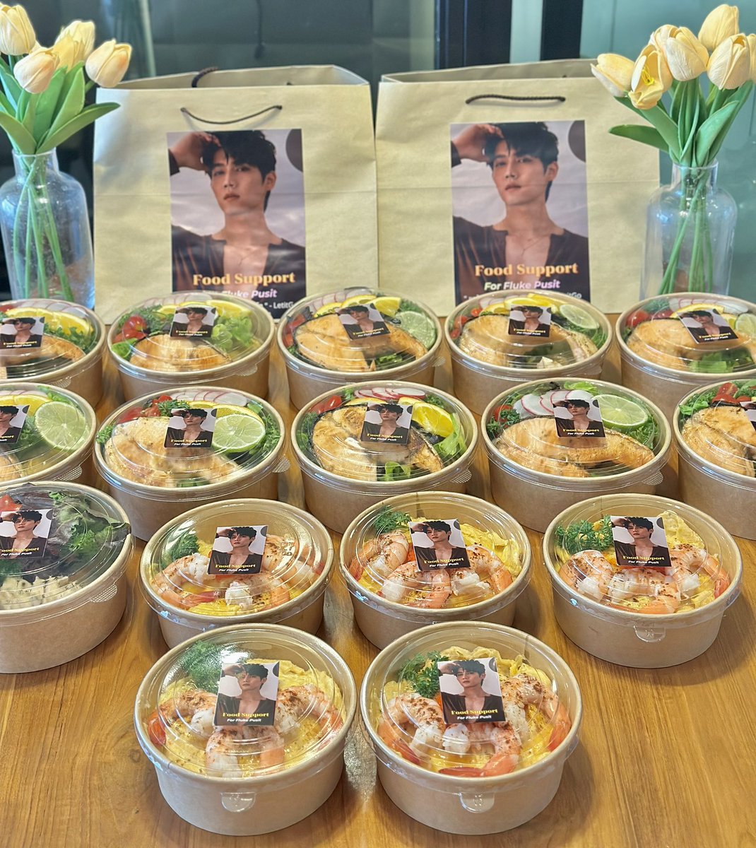 Torfuncatering's tweet image. 🗓️ 7/1/69 🎀 FOOD SUPPORT 🎀
Thank you lovely fans
for ordering food support for Fluke Pusit🥰. 
Have a nice day &amp;amp; enjoy your meal 

#flukepusit 

#snackbox #foodsupport 
#ขนมจัดเบรค #foodsupportศิลปิน 
#ฟู้ดซัพพอร์ต #ฟู้ดซัพพอร์ตศิลปิน #foodsupportthailand 
#TorfunCatering