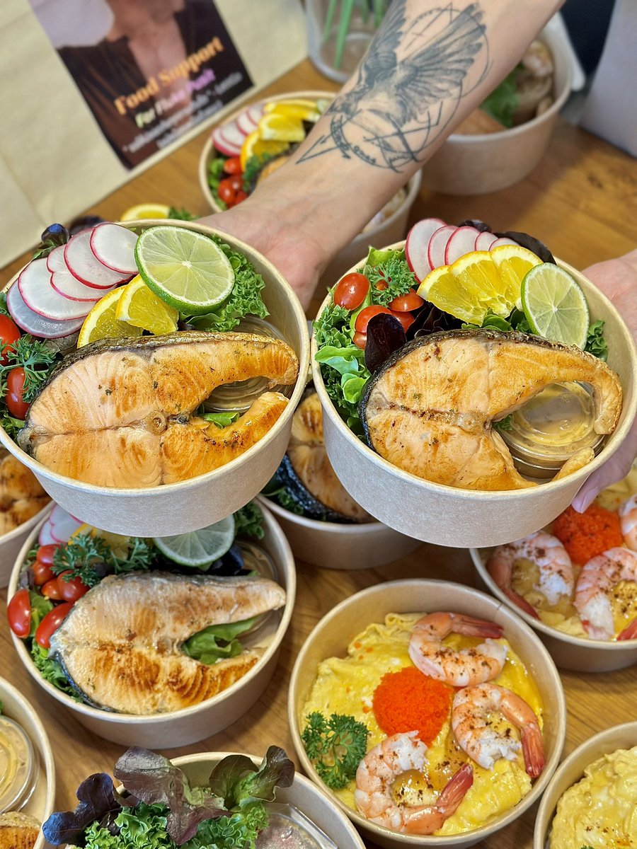 Torfuncatering's tweet image. 🗓️ 7/1/69 🎀 FOOD SUPPORT 🎀
Thank you lovely fans
for ordering food support for Fluke Pusit🥰. 
Have a nice day &amp;amp; enjoy your meal 

#flukepusit 

#snackbox #foodsupport 
#ขนมจัดเบรค #foodsupportศิลปิน 
#ฟู้ดซัพพอร์ต #ฟู้ดซัพพอร์ตศิลปิน #foodsupportthailand 
#TorfunCatering