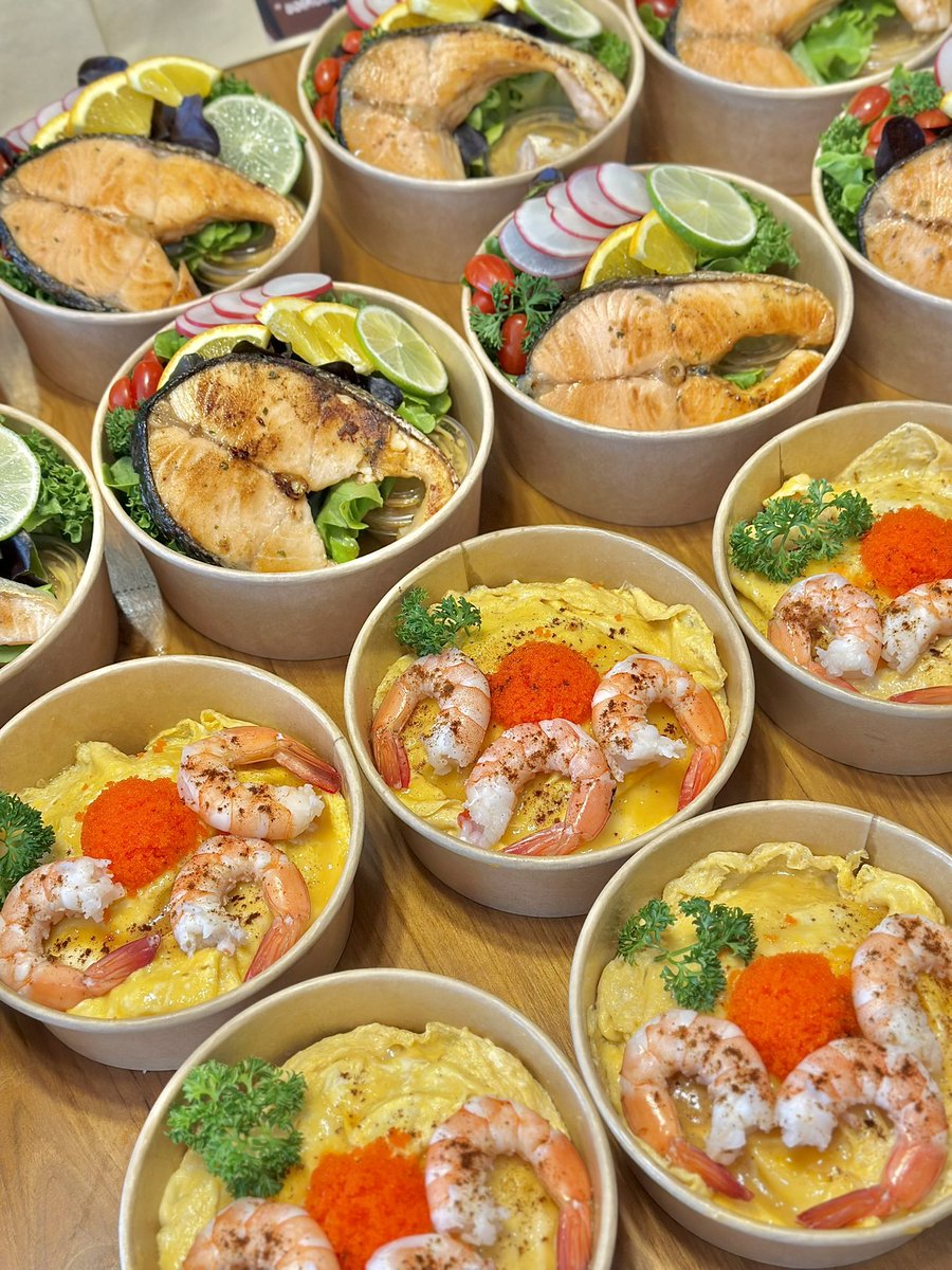 Torfuncatering's tweet image. 🗓️ 7/1/69 🎀 FOOD SUPPORT 🎀
Thank you lovely fans
for ordering food support for Fluke Pusit🥰. 
Have a nice day &amp;amp; enjoy your meal 

#flukepusit 

#snackbox #foodsupport 
#ขนมจัดเบรค #foodsupportศิลปิน 
#ฟู้ดซัพพอร์ต #ฟู้ดซัพพอร์ตศิลปิน #foodsupportthailand 
#TorfunCatering