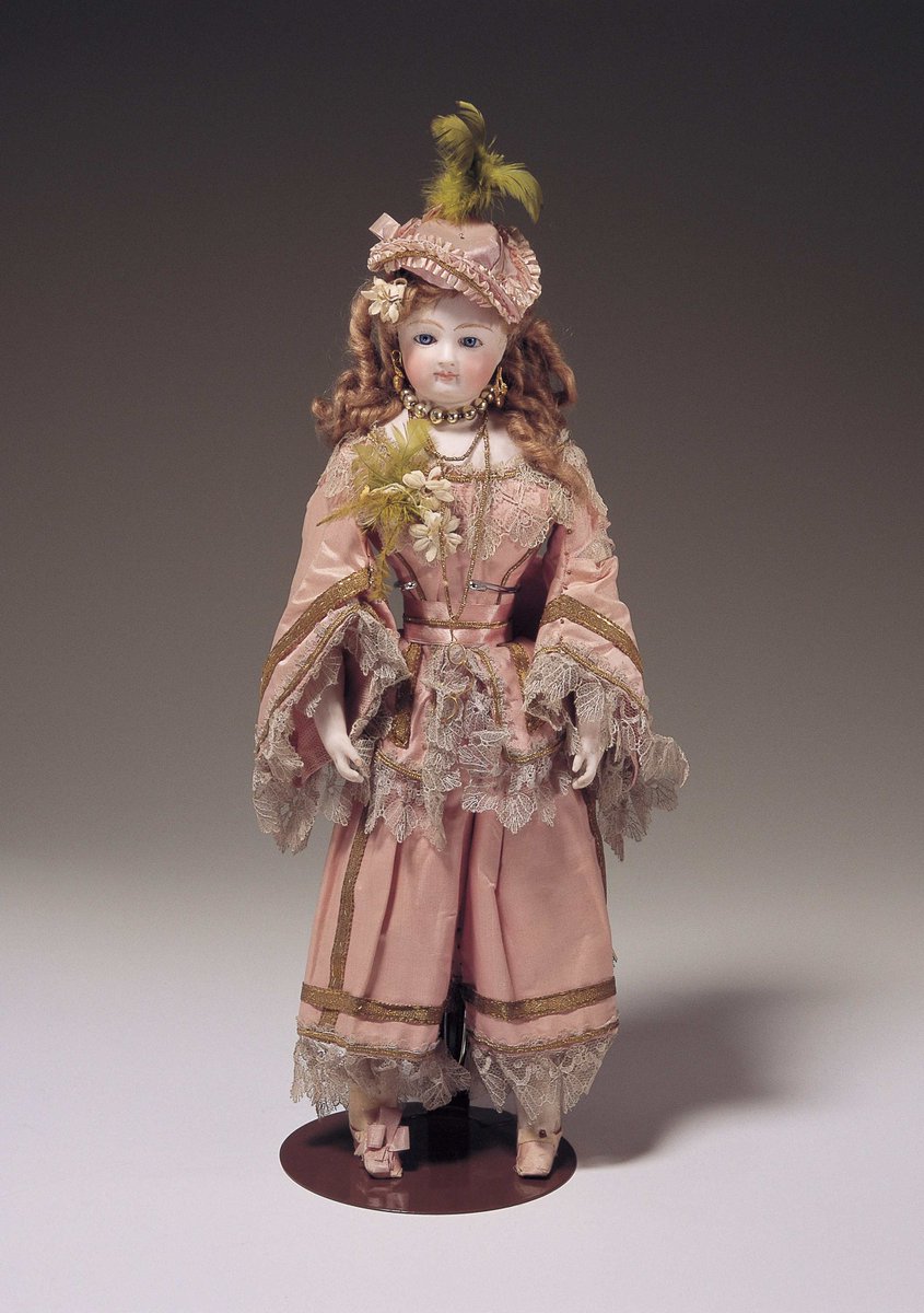 現在開催中の ＃ファッションとアートの幸福な関係 から、 きらびやか