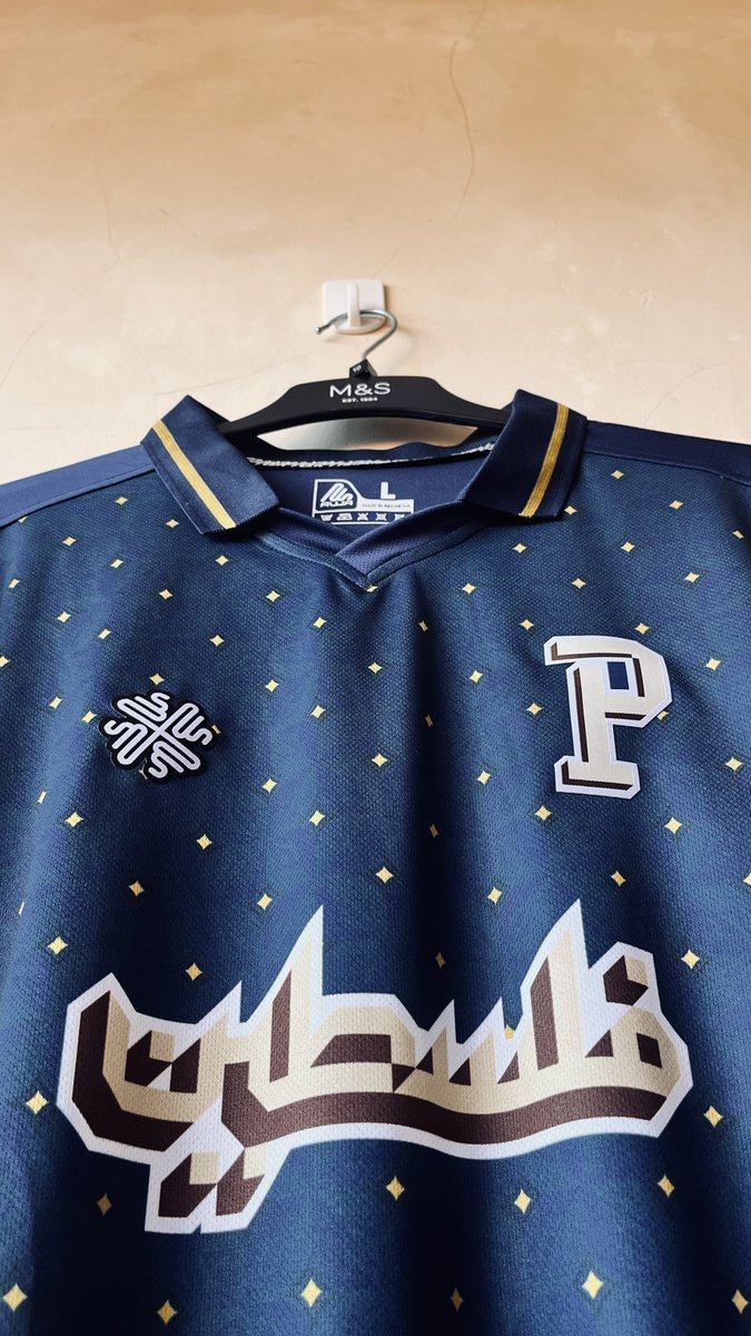 fajarrusalem's tweet image. utk yg ga masalah dg perubahan minor, jersey Palestine 2026 ini, insya Allah sebentar lagi sudah bisa dipesan. Kalau tipe yg mau liat final sample dulu pun ga masalah, btw ini adalah sample 1. Makanya masih ada bbrapa catatan, dan perubahan walaupun minor aja, tp utk overall…