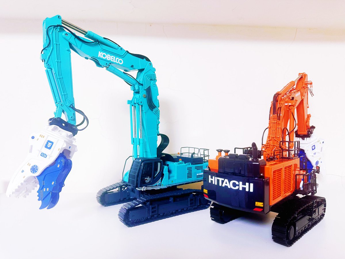 LEICHONHONG1's tweet photo. 1/50 KOBELCO SK1300D 
1/50 HITACHI Ex1200-7 https://t.co/LjaI2MJQKR