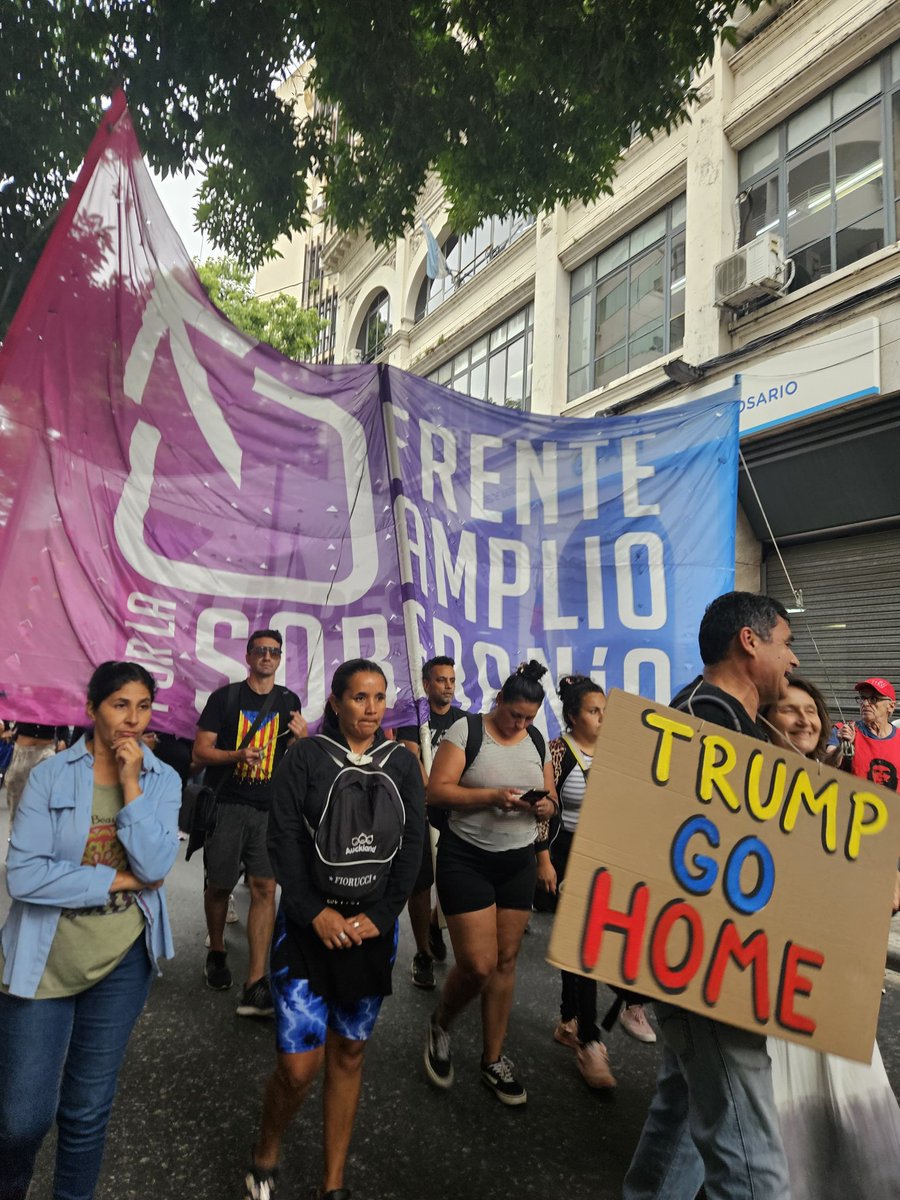 ‼️Fuera yanquis de Venezuela, de América Latina y el Caribe‼️
Marcha en Rosario en defensa de la soberanía, de la autodeterminación del pueblo venezolano y pueblos latinoamericanos.
Libertad inmediata al presidente Nicolás Maduro  Repudio a Milei y su alineamiento con Trump!