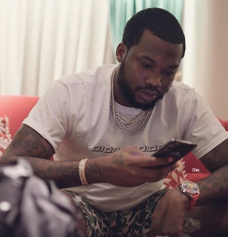 When shes sending me gift ideas but im leaving her before valentine's day