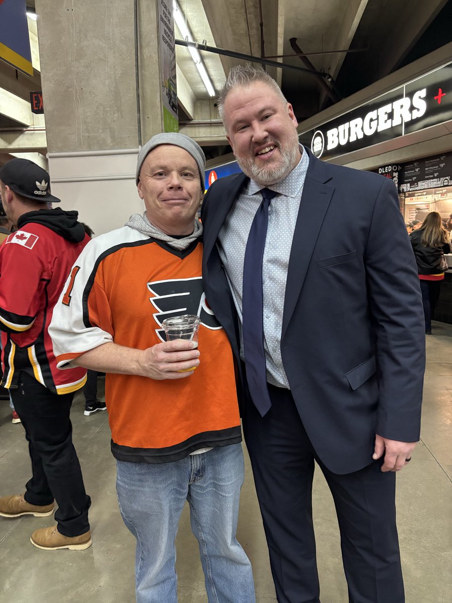 MycroftRodger's tweet photo. @Fan960Steinberg Hi Pat. I can’t find Krahner on social media. I met him at the Flyers game, what a great guy. I told him I was calling All Kind Doors to get my mom’s garage door fixed. They went today and she can now park in her garage. Please say thanks for me. https://t.co/LOBTiVo1Gi