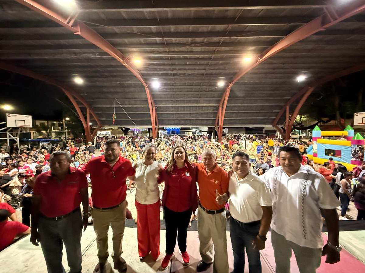 PRIQRooOficial's tweet photo. El PRI celebró el Día de Reyes en Cozumel, en un ambiente de alegría y convivencia familiar.
El evento fue encabezado por Cora Amalia Castilla Madrid, presidenta del CDE del PRI en Quintana Roo, y Ana Arana, presidenta del Comité Municipal del PRI en Cozumel.
#PRICozumel #PRIQR https://t.co/aUwWFkNQdc