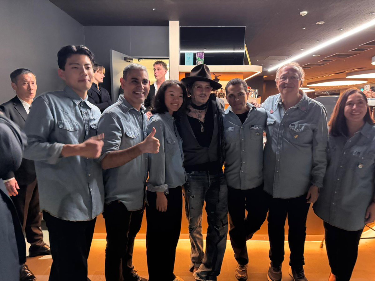 Coffee, art &amp; Tokyo vibes ☕️🇯🇵

If you’re in Tokyo, A Bunch Of Coffee is the perfect spot to slow down and sip.

📍 NEWoMan Takanawa Gateway City
👉 abunchofcoffee.com

Images via abunchofcoffee.com

@JDABunchOfStuff #JohnnyDepp <a href="/ThreeHeartsRum/">Three Hearts Rum</a>