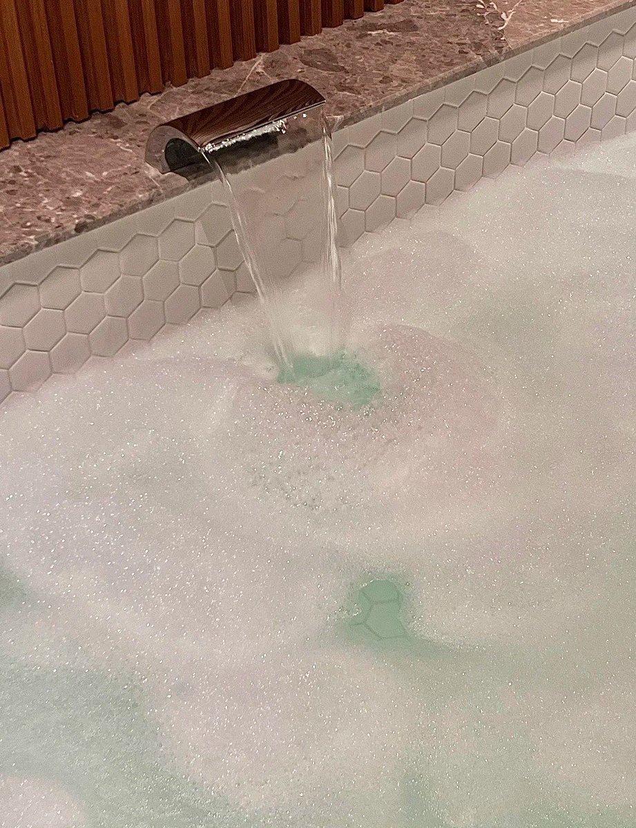 Happiness starts with warm water and endless bubbles 🛁📷