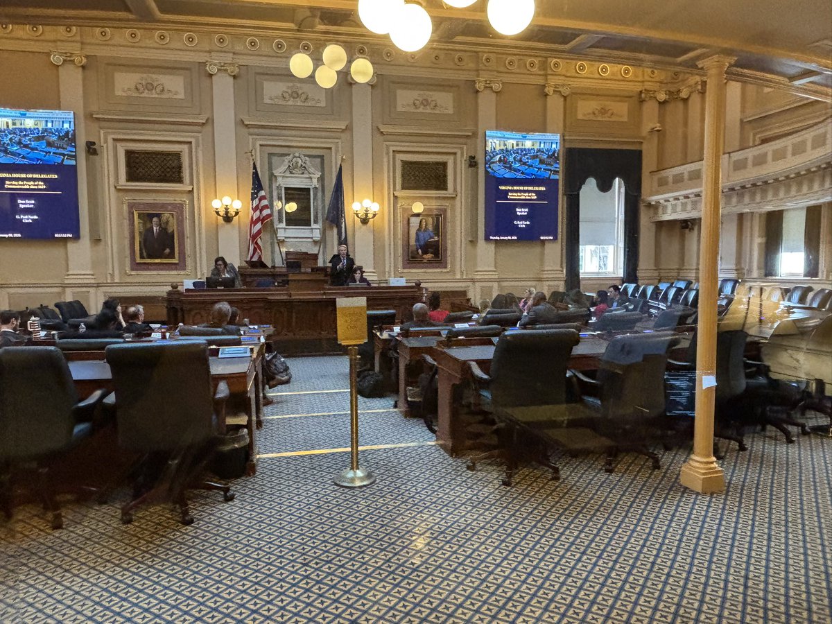 ScottEPeyton1's tweet photo. Not my normal Capitol selfie. The front of the Capitol is closed ahead of next week’s inauguration. Session begins soon, newly elected Delegates were in the House chamber today, and @JusticeReform is gearing up to work on key bills this session.
#Virginia #statecapitol @bostonscally