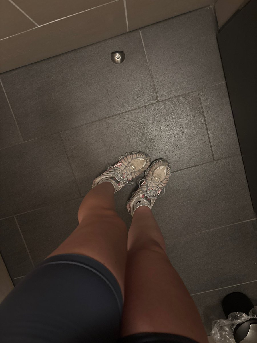 GoddessLeo03's tweet image. RT-Game 2.0 
1/1/1 10Min
2 Kommentare 😈
Abends fickt es sich am besten😮
#geldsklaven #zahlsklaven #paypig #moneyslave #rtgame