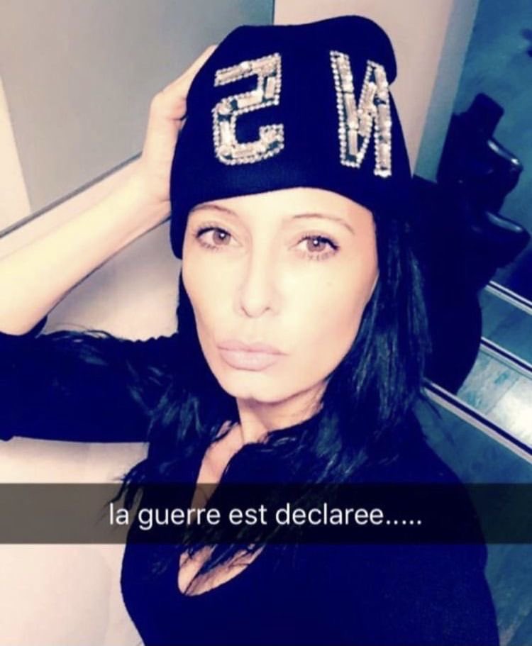 domafangirl's tweet image. on me reproche de laisser des remis alors que je suis au travail ??? jvais plus répondre à personne ça y est