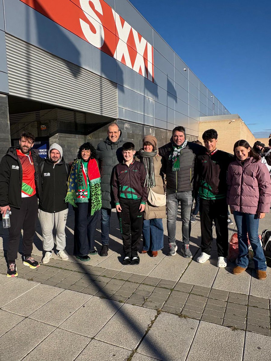 Ointxe's tweet photo. #KDTINF2026 Zaragoza ⛹️♀️⛹️♂️
Bukatu da Espainiako txapelketa 🔥🔥
Gure ordezkariek lan bikaina burutu dute eta esperientzia pila bat dakarte motxilan 🔴
Infantil mutilak 8. eta kadete neskak 6. postua lortu dute 💯❤️💚🤍
Zorionak @Basketbasko 🔥
#ospatu eta #ikusitaikasi 😈 https://t.co/9xvqEKJCDl